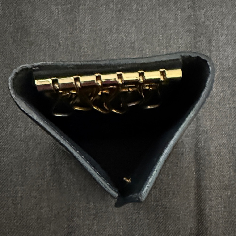 11. Gucci Midnight Blue and Gray Key Holder (6 key rings) - Picture 4 of 11